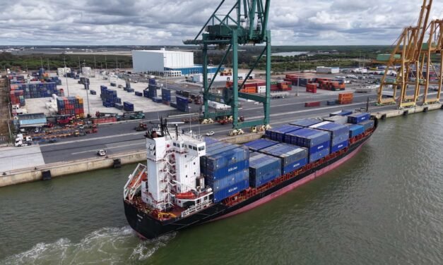 El Puerto presenta su nueva línea regular en contenedor Huelva-Canarias