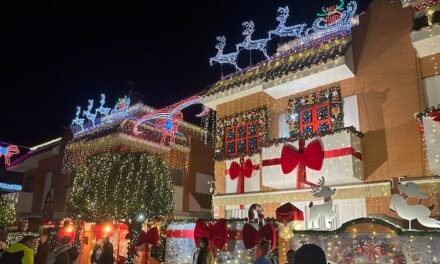 La ‘mágica’ calle de Corrales recibe a cientos de visitantes por Navidad