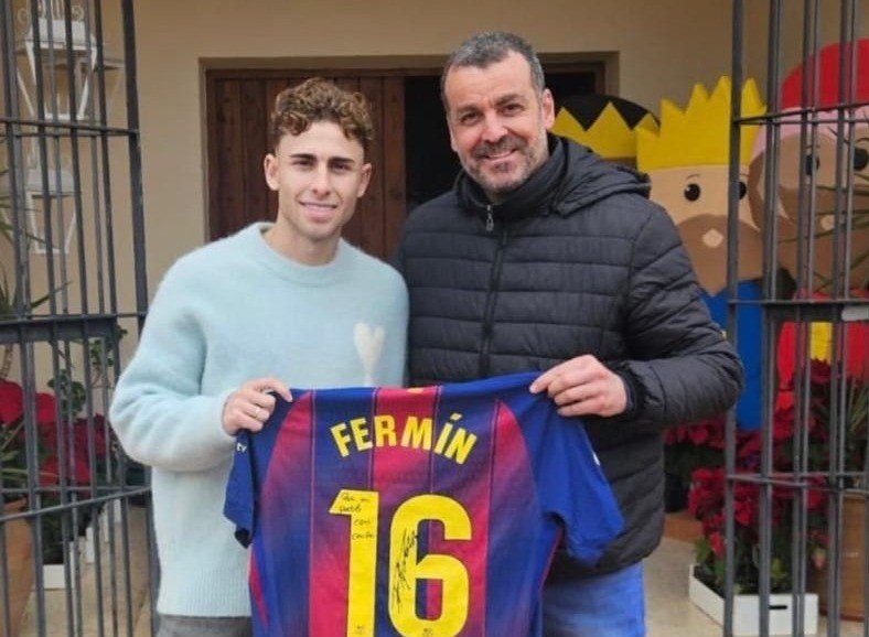 Fermín López vuelve a casa con otro «gesto precioso» hacia su pueblo