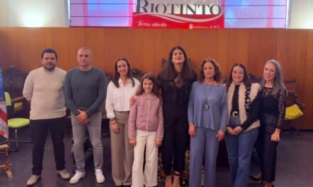 Martina Clavijo y Josan Carballo reciben el ‘Riotinteño del Año’ en una conmovedora gala