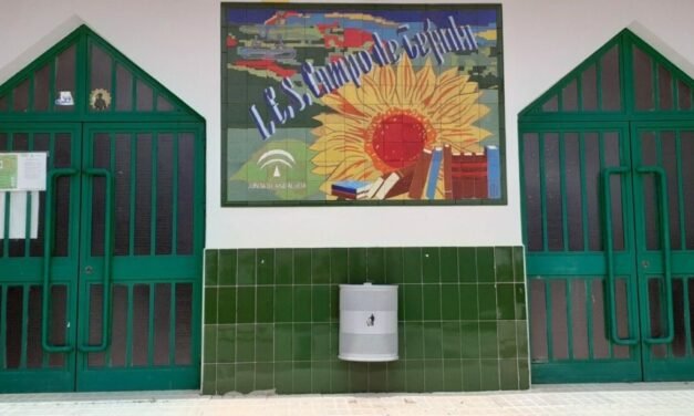 CGT muestra su rechazo al «adoctrinamiento franquista» en el instituto de Paterna