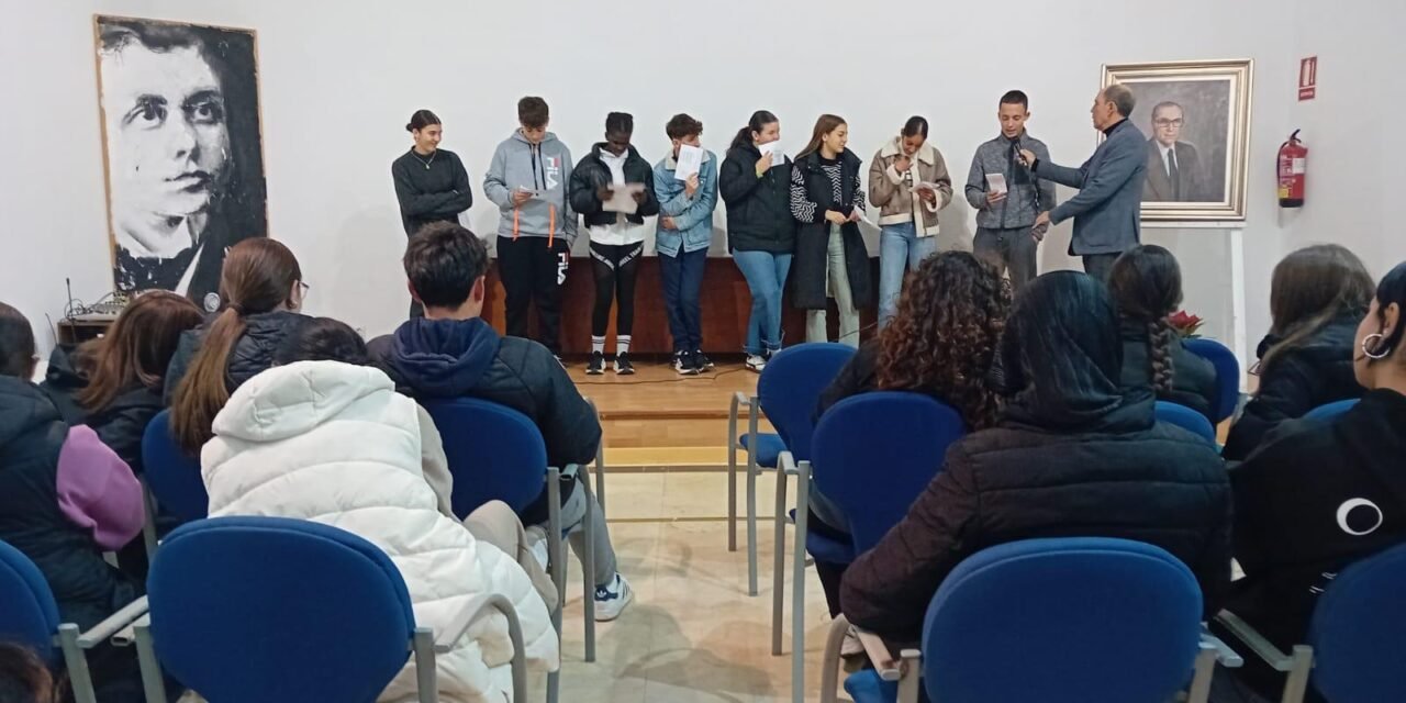 El IES Francisco Garfias conmemora el 105 aniversario del nacimiento del poeta