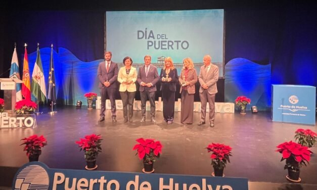 El Puerto de Huelva celebra su día con menciones especiales al Ayuntamiento, Atlantic Copper y AECC