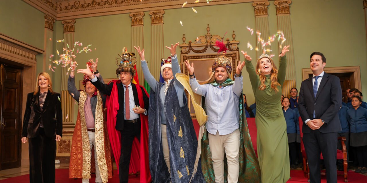 Los Reyes Magos llegan a Huelva con aspecto de Diego Gómez, Jesús de Fariña y Delgado ‘Bulería’
