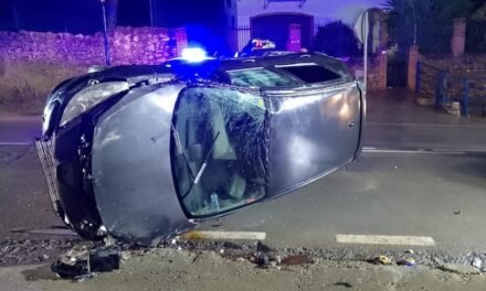 Tres heridos en la salida de vía de un turismo en El Repilado