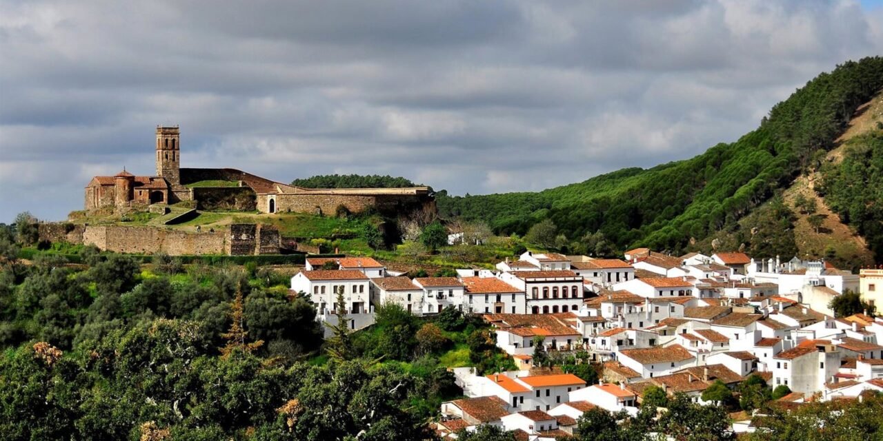 Evacuado al hospital un menor de 13 años tras ser atropellado en Almonaster