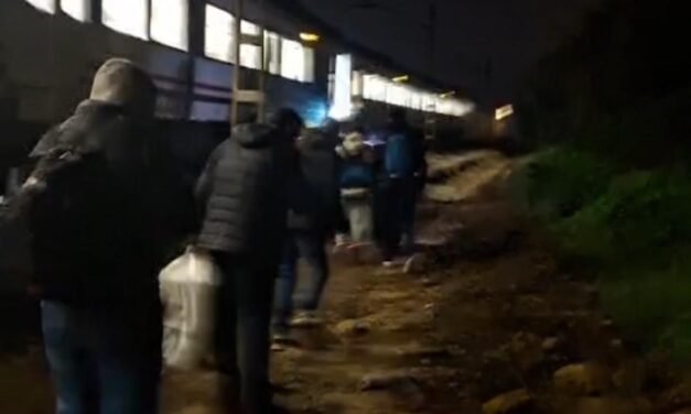 Parón del tren en la línea Huelva-Sevilla deja a 67 pasajeros varados más de seis horas