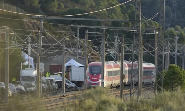Ascienden a 25 las víctimas mortales de Huelva en el accidente de Adamuz