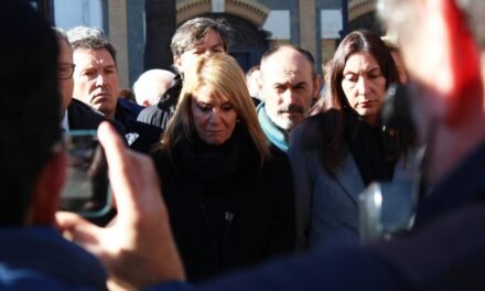 Pilar Miranda visita a los heridos y familiares de Huelva afectados por el accidente