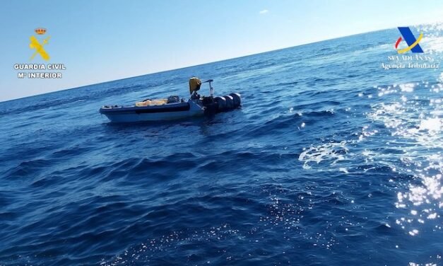 La Guardia Civil arresta a 14 personas frente a las costas de Punta Umbría en cuatro narcolanchas