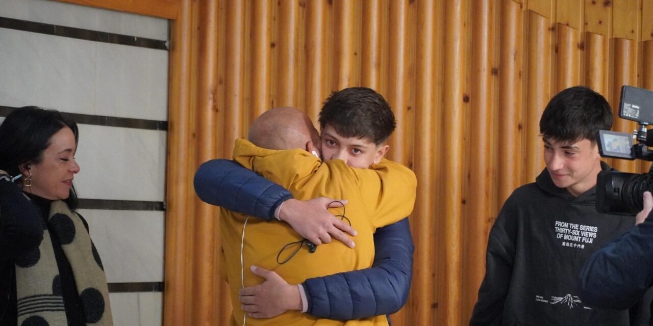 José Durán y sus padres se reencuentran con sus salvadores en Punta Umbría