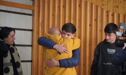 José Durán y sus padres se reencuentran con sus salvadores en Punta Umbría