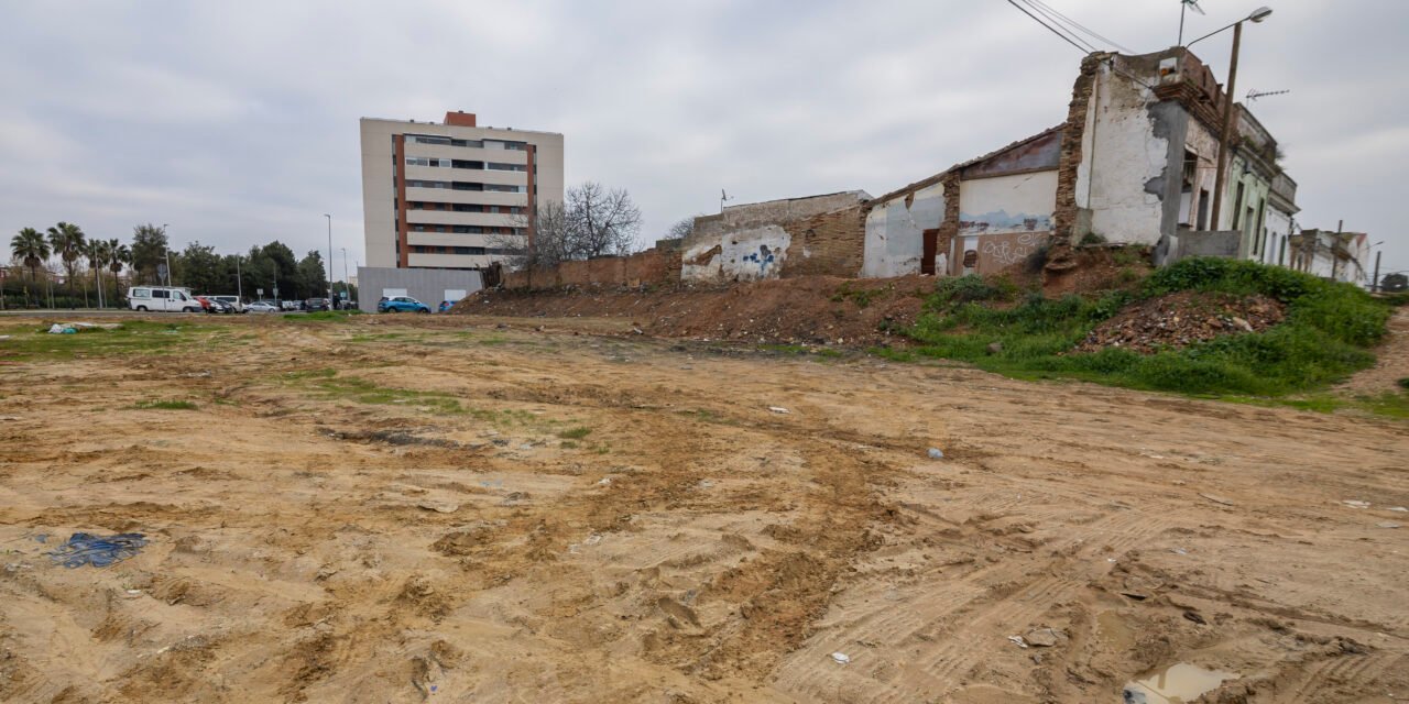 Avanza el derribo de casas abandonadas en el entorno de la calle Cervantes