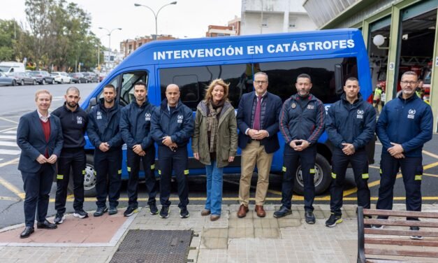 Once bomberos y sanitarios de Huelva parten a Ecuador para ayudar ante catástrofes