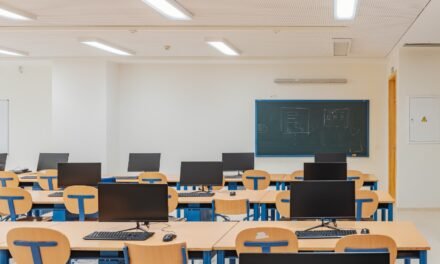 La Junta invierte 3,8 millones en equipamiento educativo en Huelva en 2025