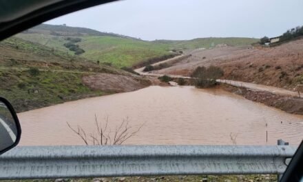 Cortada al tráfico la carretera de Zufre por las fuertes precipitaciones acumuladas
