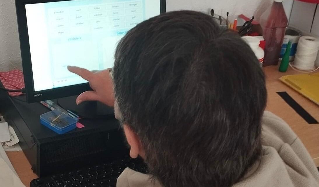 AFA El Campillo impulsa la estimulación cognitiva con nuevas tecnologías