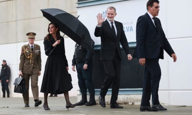 Los reyes presiden la misa funeral por las víctimas con el aforo completo