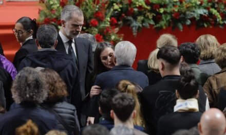 Los reyes consuelan a las víctimas del accidente de Adamuz