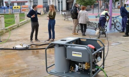 San Juan incorpora una máquina de alta presión de agua caliente a su equipo de limpieza