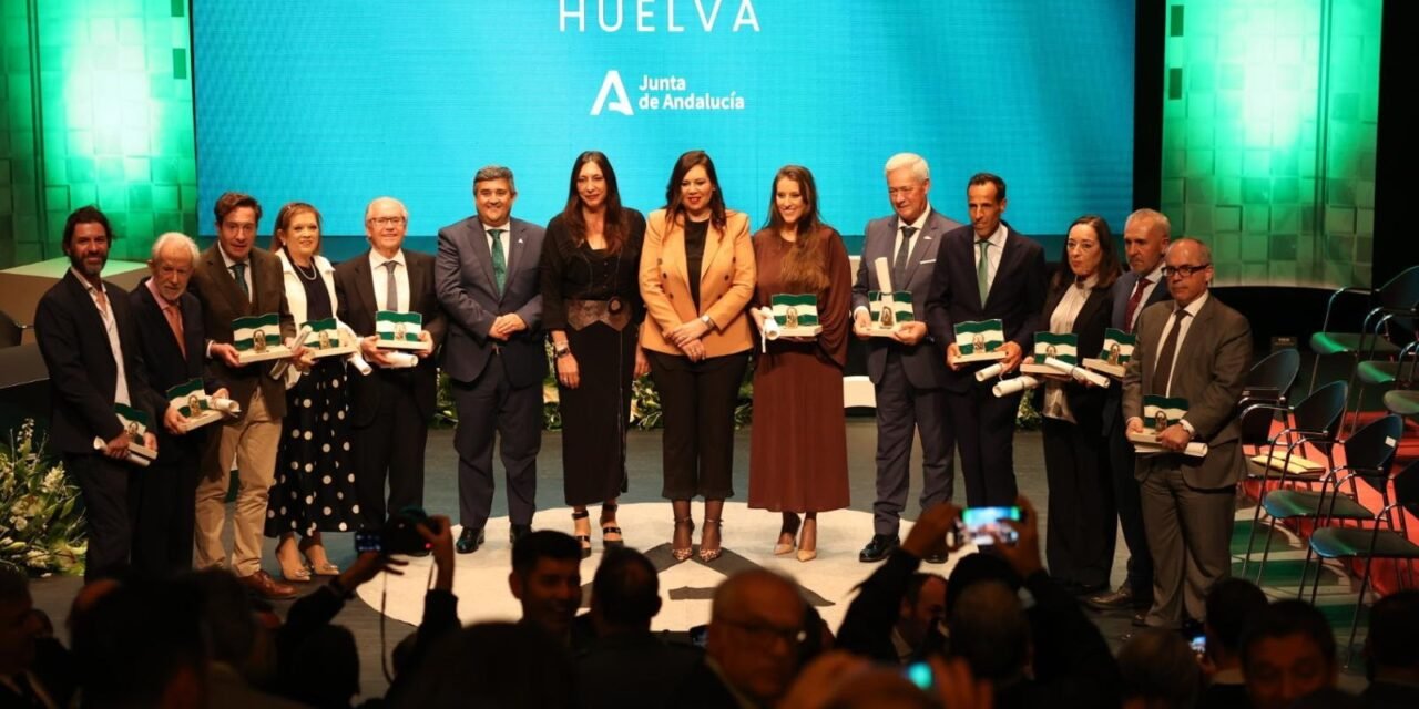 La Junta rinde homenaje a los «onubenses de bandera»