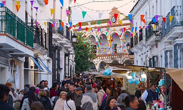 Moguer rinde homenaje a Juan Ramón y a su pasado marinero con la Feria de Época 1900