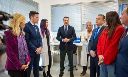 Juanma Moreno: «La Junta va a rematar la mayor renovación del Hospital de Riotinto»