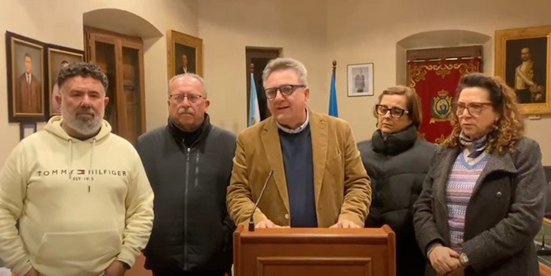 Nerva cierra los parques e instalaciones deportivas