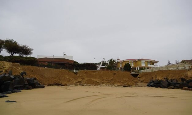Desalojadas varias familias de Punta Umbría que viven en zonas inundables
