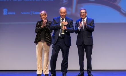 El Consejo de Hermandades recibe el ‘Premio Gota a Gota de Pasión’ de Fundación Cajasol