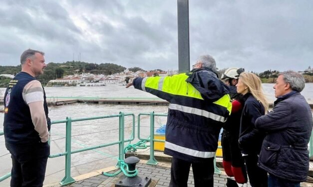 El río Guadiana desborda en Sanlúcar e inunda parte del pantalán