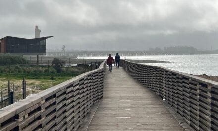 Abierto el tramo de la pasarela de la ría afectado por el incendio
