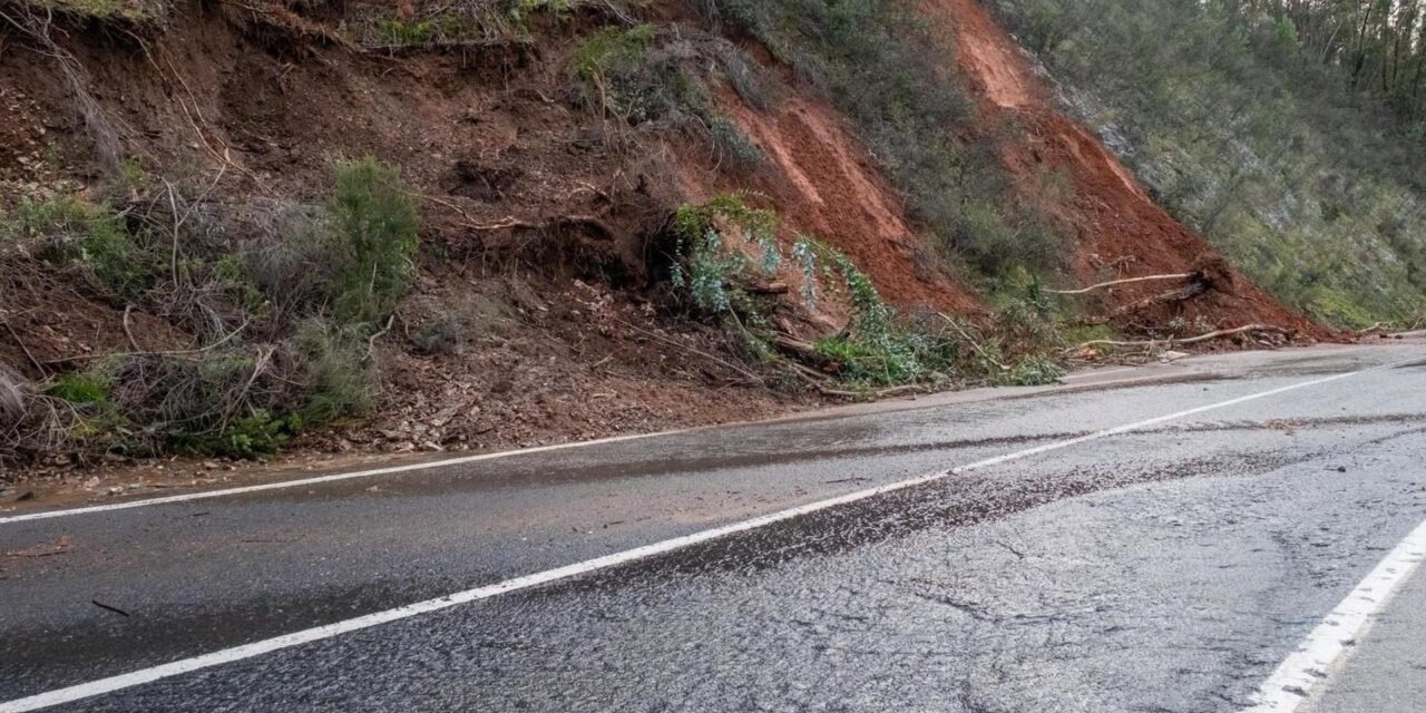 Tres carreteras de la provincia permanecen cortadas por los efectos de la borrasca