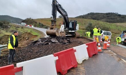 La Diputación trabaja en las dos carreteras que permanecen cortadas tras la borrasca