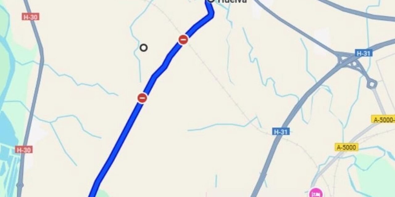 Cortada al tráfico la carretera entre Huelva y La Ribera ante la crecida de la marea