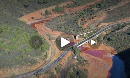 La espectacular belleza del río Tinto a su paso por Berrocal