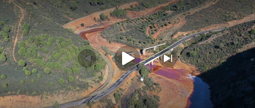 La espectacular belleza del río Tinto a su paso por Berrocal