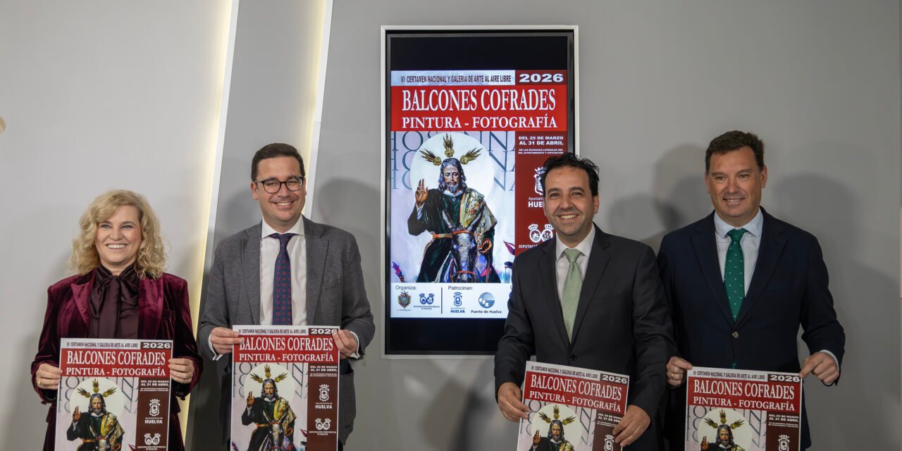 Los ‘balcones cofrades’ convierten a Huelva en galería de arte