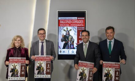 Los ‘balcones cofrades’ convierten a Huelva en galería de arte