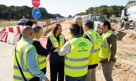 La consejera de Fomento supervisa el avance de las obras del tercer carril de la vía Almonte-El Rocío