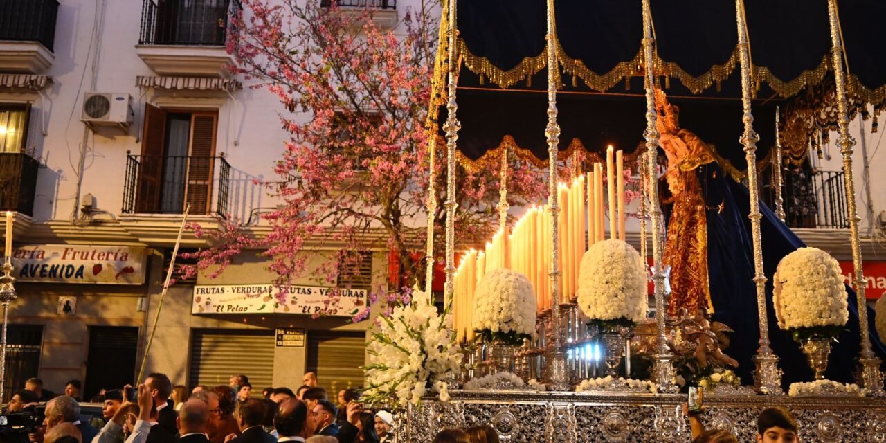 La procesión de la Virgen de los Dolores en imágenes
