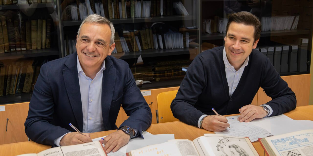 Moeve entrega al Archivo Municipal un testigo documental de la evolución industrial de Huelva