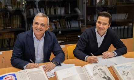 Moeve entrega al Archivo Municipal un testigo documental de la evolución industrial de Huelva