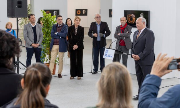 Huelva se mira a los ojos en la exposición de Valentín Fernández Romero