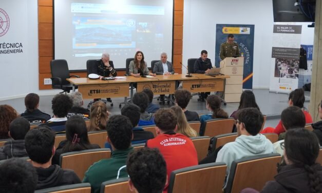 Conexión Huelva-Antártida: el alumnado de la UHU dialoga con la base española en el continente blanco