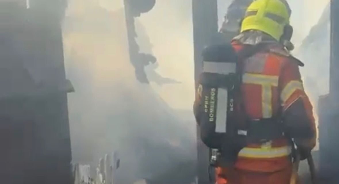 Arde el chiringuito Bárbaro de Nuevo Portil