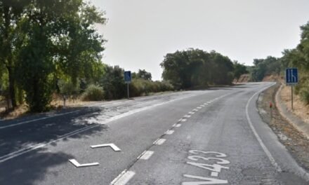 Muere un hombre de 50 años tras colisionar contra un camión en Rosal