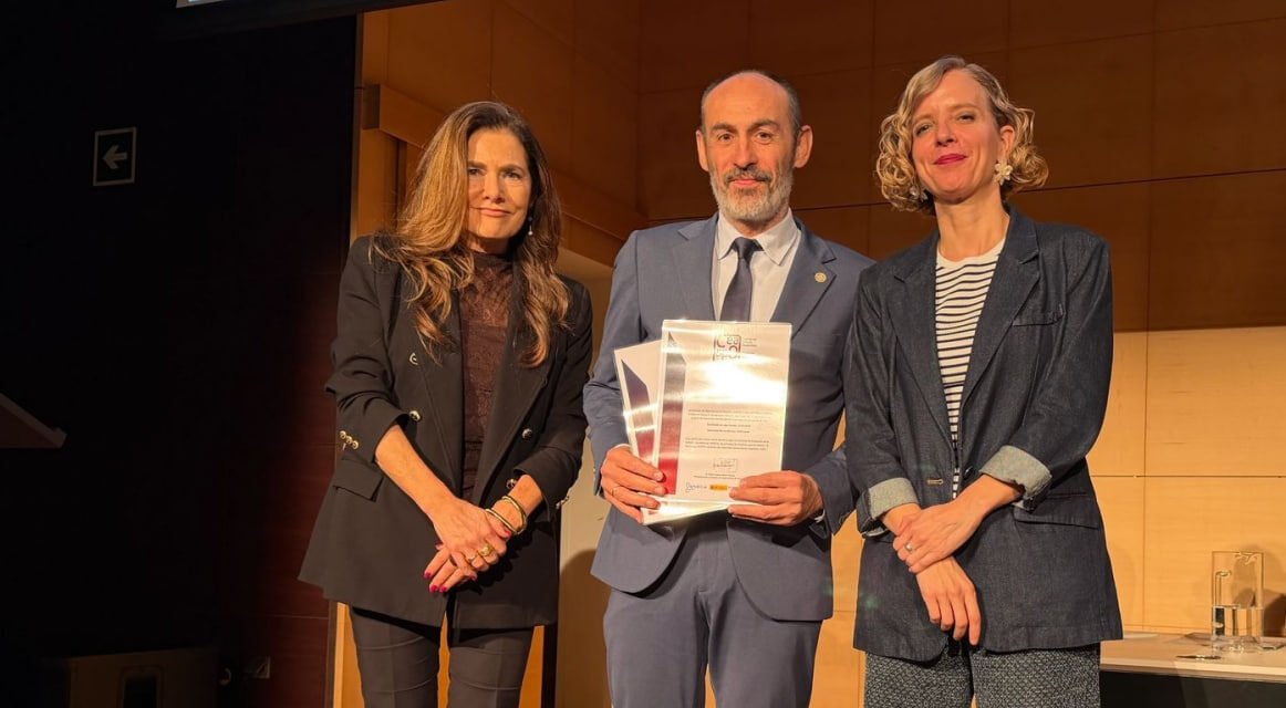 La UHU refuerza el prestigio de su editorial con dos nuevos sellos de calidad