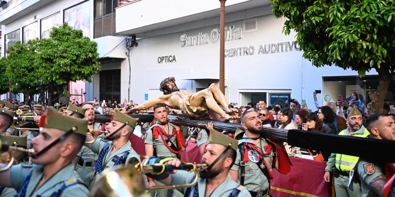La procesión del Cristo de la Vera Cruz con la Legión en imágenes