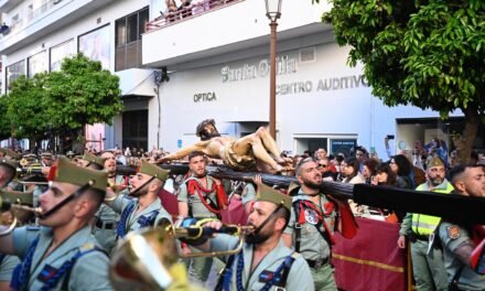 La procesión del Cristo de la Vera Cruz con la Legión en imágenes